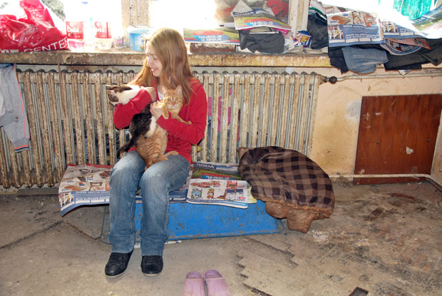 Са псима делила и бајато пециво